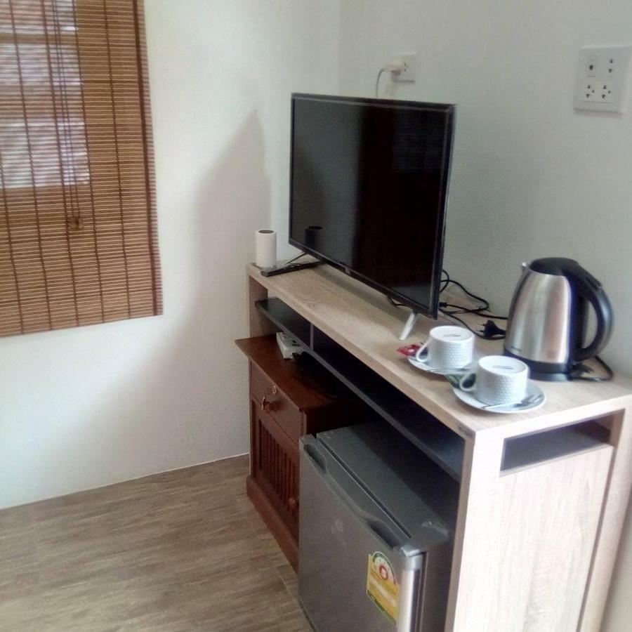 Sunray Guesthouse สุนันท์บ้านพักริมคลอง Uthai Thani Exterior foto