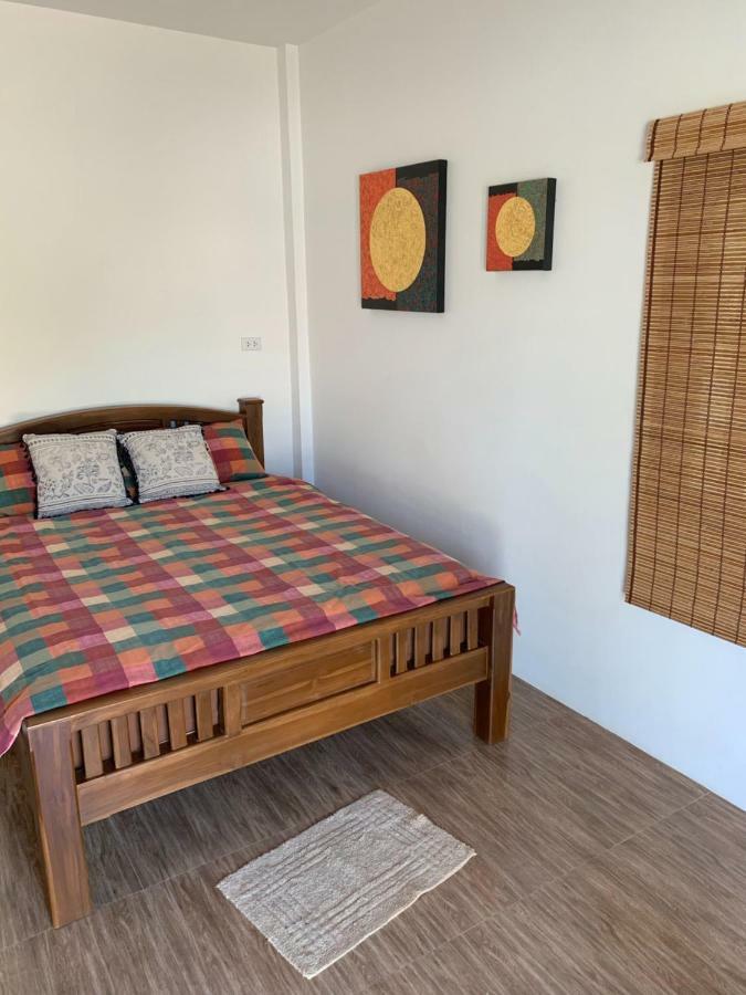 Sunray Guesthouse สุนันท์บ้านพักริมคลอง Uthai Thani Exterior foto